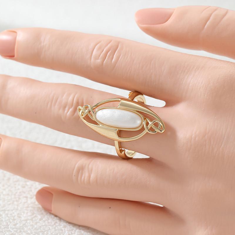 Vintage Inlaid White Stone Women's Ring Ethnic Gold Color Geometry Daily Wear Party Jewelry Anniversary Gift