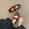The New Retro Women's Shoes Are Stylish and Versatile, with A Shallow-mouthed Insole That Adds To The Look Devotion