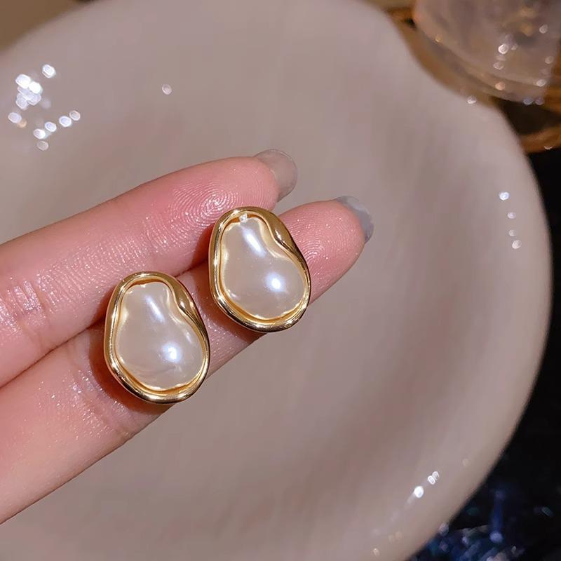 Women's Irregular Baroque Pearl Stud Earrings - High-End Retro French Design