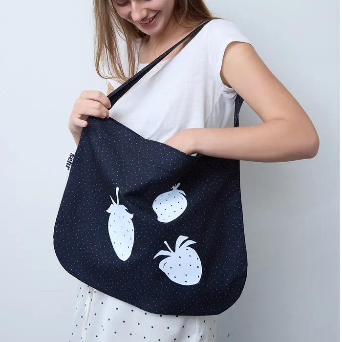 White Berry Easy Bag (Black)
