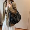 Velkokapacitní dámská crossbody kabelka Nové trendy kabelky s širokým popruhem přes rameno Jednobarevná cestovní kabelka přes rameno z PU kůže