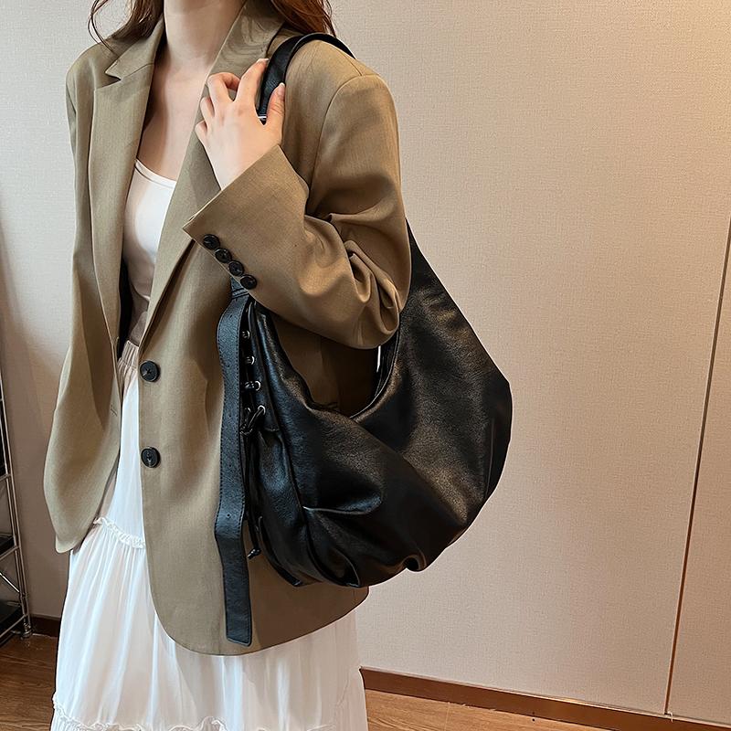 Velkokapacitní dámská crossbody kabelka Nové trendy kabelky s širokým popruhem přes rameno Jednobarevná cestovní kabelka přes rameno z PU kůže