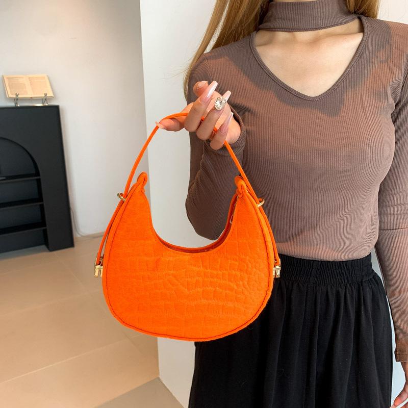 

This year s popular fashion felt shoulder armpit bag women s 2024 Korean version of foreign style versatile embossed dumpling bag small satchel помаранчевий