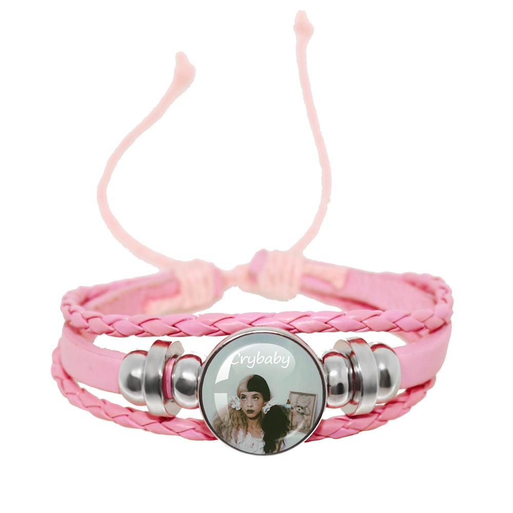 Melanie Martinez Crybaby Braccialetto in Pelle Rosa Cabochon in Vetro Modello Copertina Album Pop Music Braccialetto in Pelle Gioiello Regalo per Fan