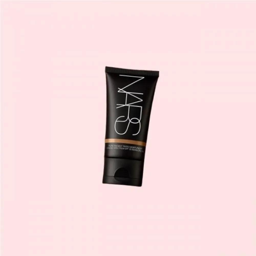 NARS Увлажняющий тональный крем с эффектом сияния SPF30 PA+++ 4476597