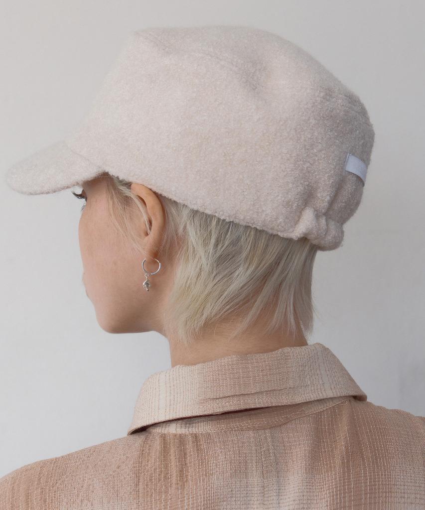 Eondeokeonteulolseutyudio Boucle Winter Bellboy Cap Uniform Cap / Boucle / Cream