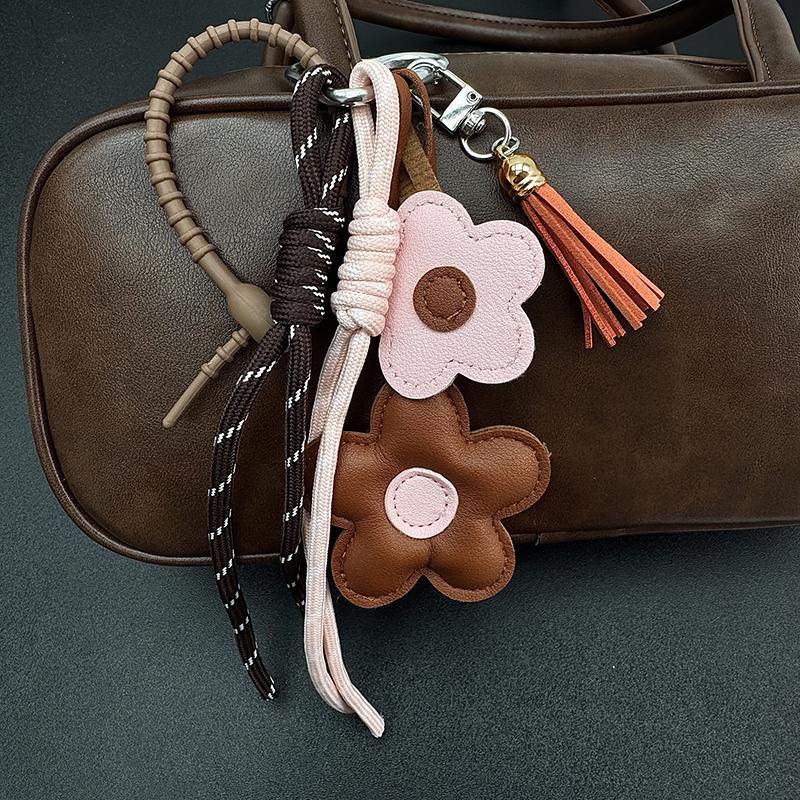 Yogodlns Trendy PU Leather Sunflower Bag Pendant Contrasting Cartoon Five Petal Flower Keychain Fashion Car Keyring Bag Pendant Women