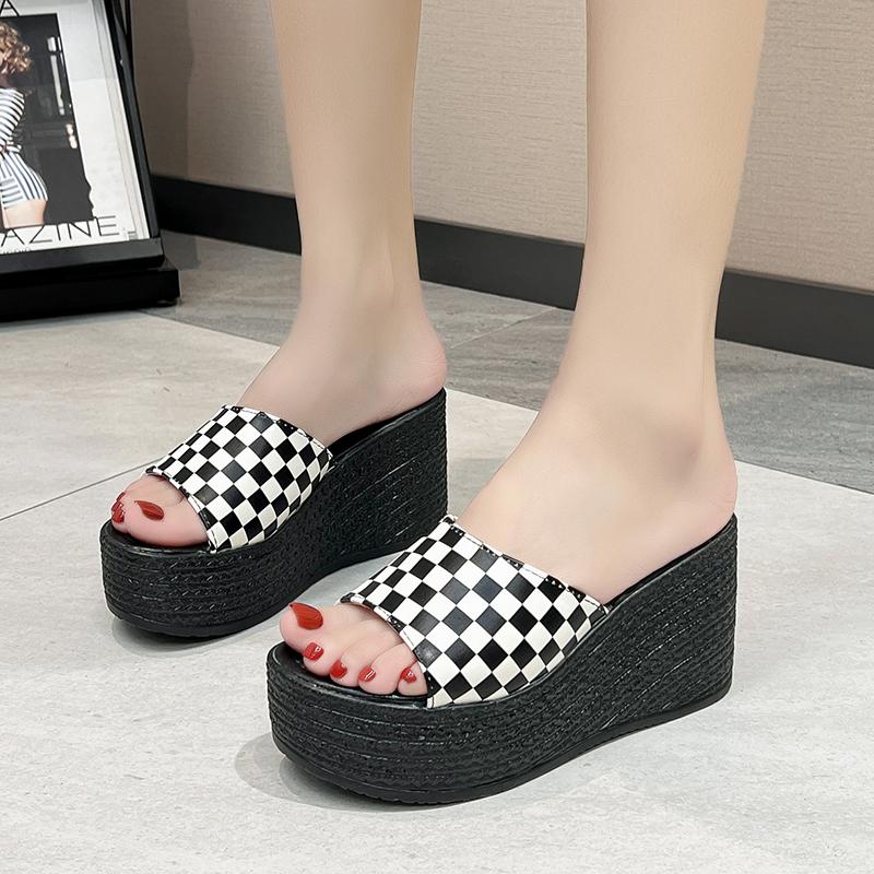 2025 Summer Women's Beach Sandals Women High Heels Platform Wedge Slippers Women Checkerboard Thick Bottom Slippers Zapatos