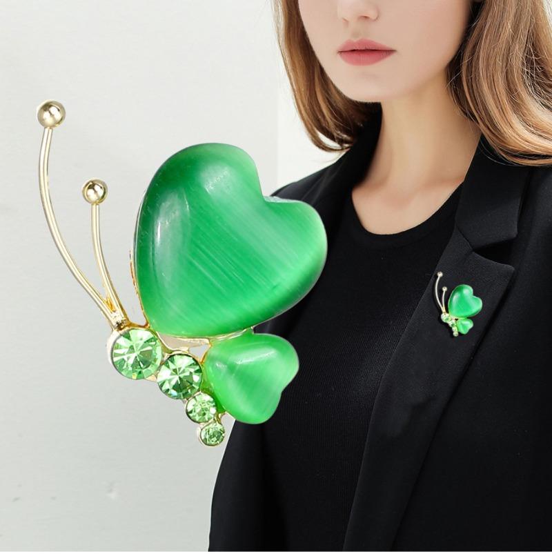 Fashionable Gem Love Butterfly Brooch, Anti-exposure Pin for Women, Metal Button To Fix Clothes, Wedding Party Gift