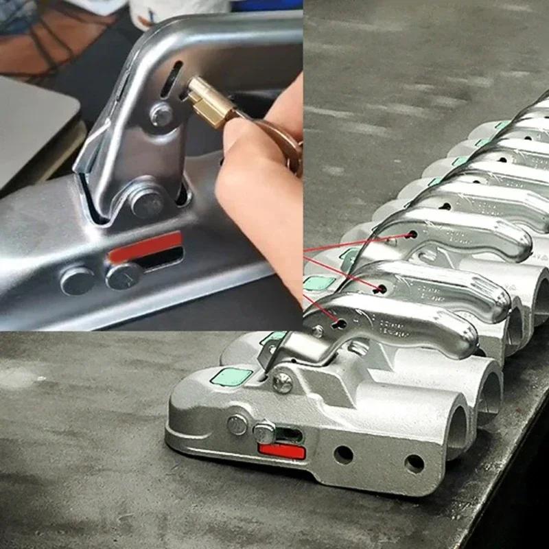 Blocco antifurto per gancio di traino con 2 chiavi Inseribile Sicurezza per roulotte camper camion barche Cilindro serratura in rame per gancio di traino