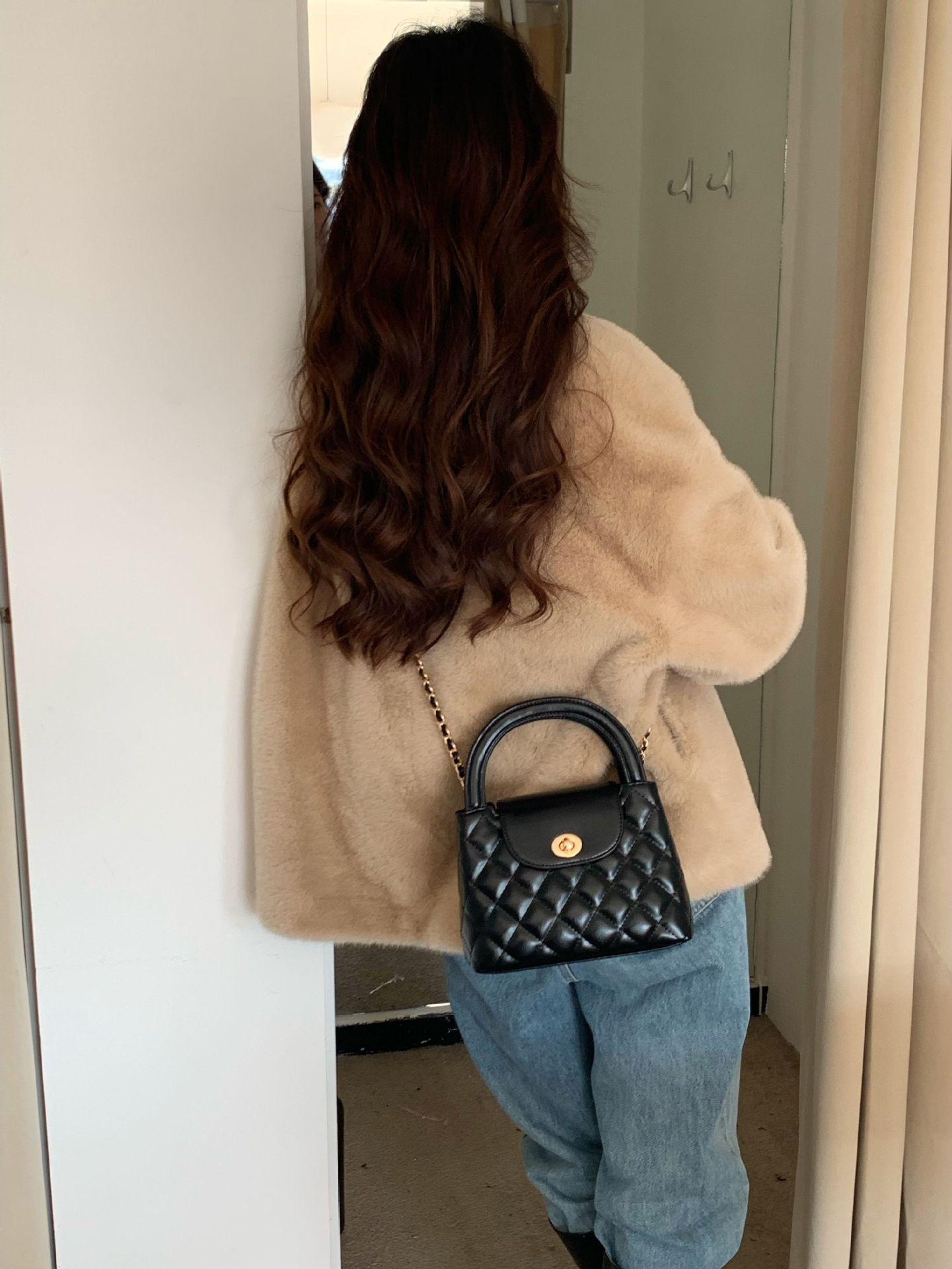 2025 Korean version of fashion trend versatile high-end simple diamond small fragrant style chain small bag fashion messenger shoulder bag чёрный