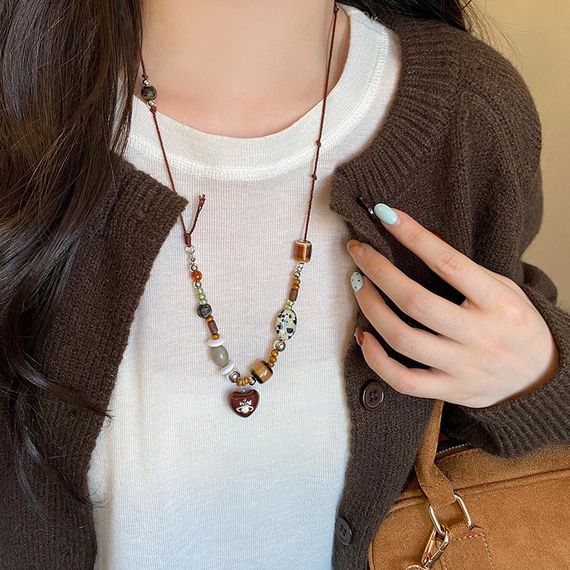 Retro Chinese Tassel Necklace: Unique Ethnic Style Women's High-End Clavicle Chain.