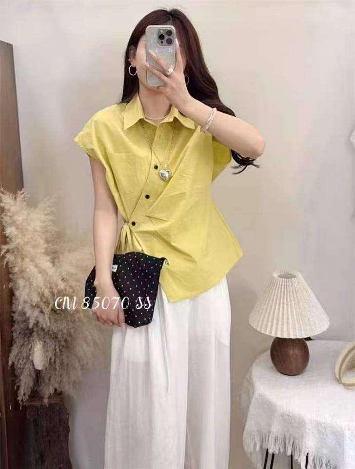 

Женский приталенный топ с отложным воротником, завязкой на талии и коротким рукавом M