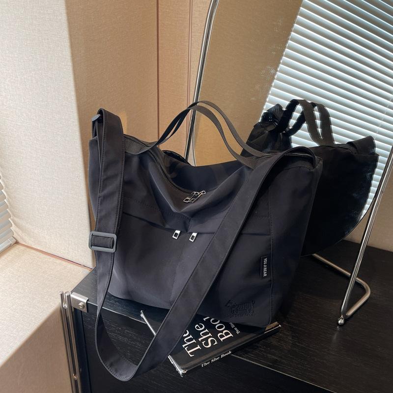 

Lazy wind large-capacity bag women s new versatile shoulder messenger bag casual commuter dumpling bag чёрный