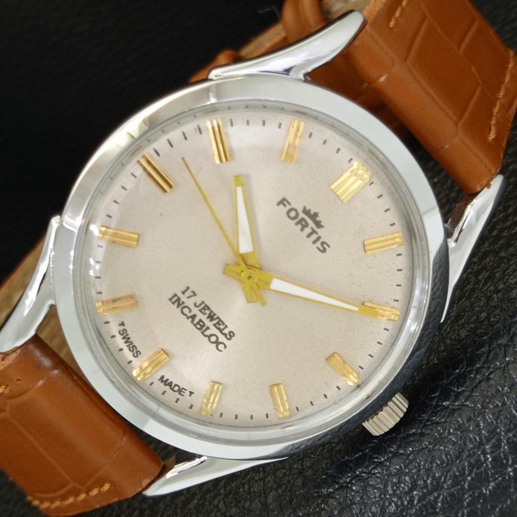 

VINTAGE HAND-WINDING SWISS MENS REFURBISHED SILVER COLOR DIAL WATCH a700975-5 R205a-a700975