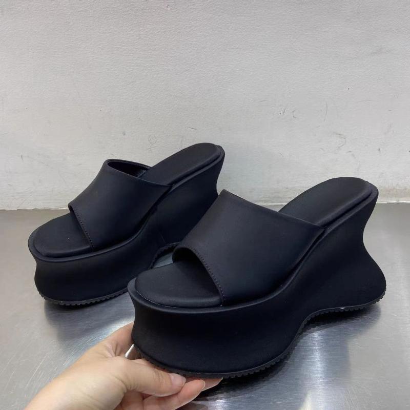 Modne Letnie Nowe Okrągły Nosek Przezroczysty Pasek Antypoślizgowe i Odporne na Zużycie Klapki na Koturnie Wodoodporna Platforma