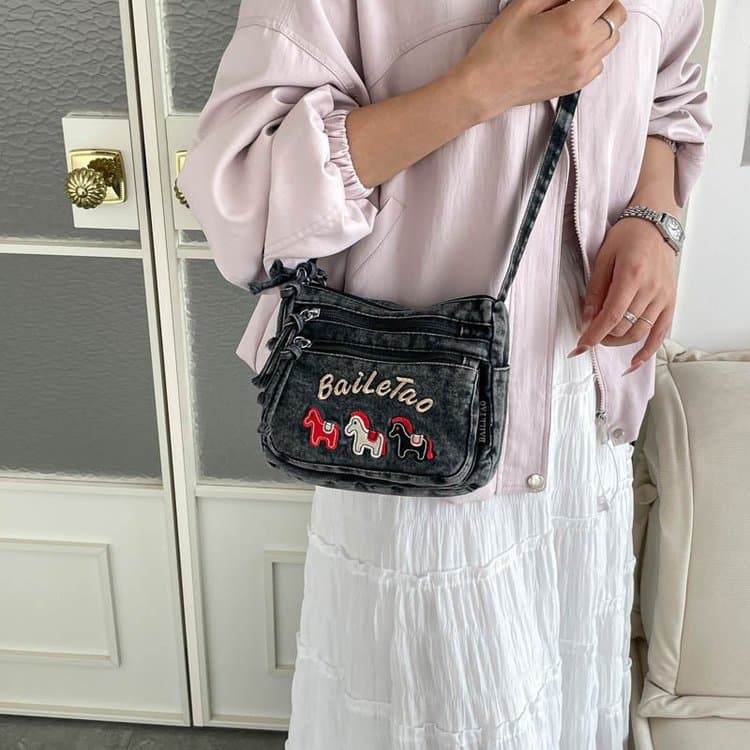 Borsa a tracolla da donna in denim con ricamo floreale