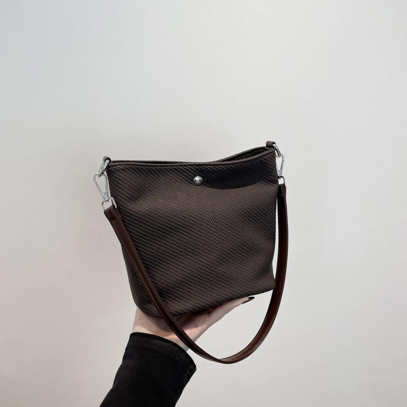 Premium Bag Women's New Popular Fashion Versatile Shoulder Bag Commuter Messenger Bucket Bag Tide