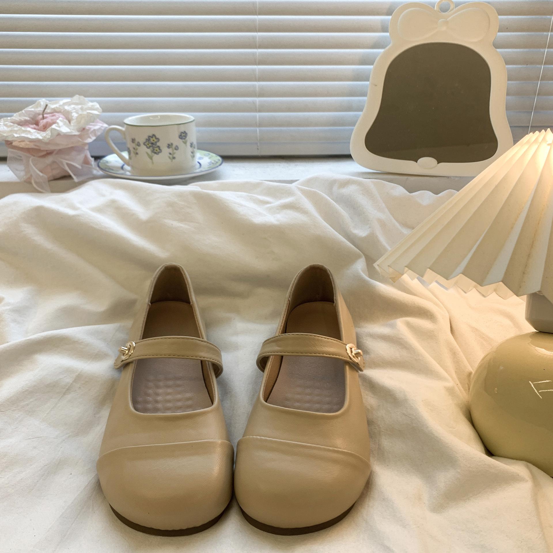 

Flat round toe retro student versatile small leather shoes women s 2025 spring and summer new with skirt French Mary Jane single shoes 40 хаки