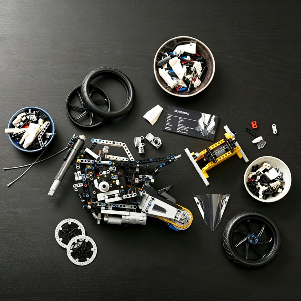 NEW Motorcycle Building Bocks Simulation Motorcycle Model Decoration Assembly Model Difficult Toy Boy Educational Creature Gifts