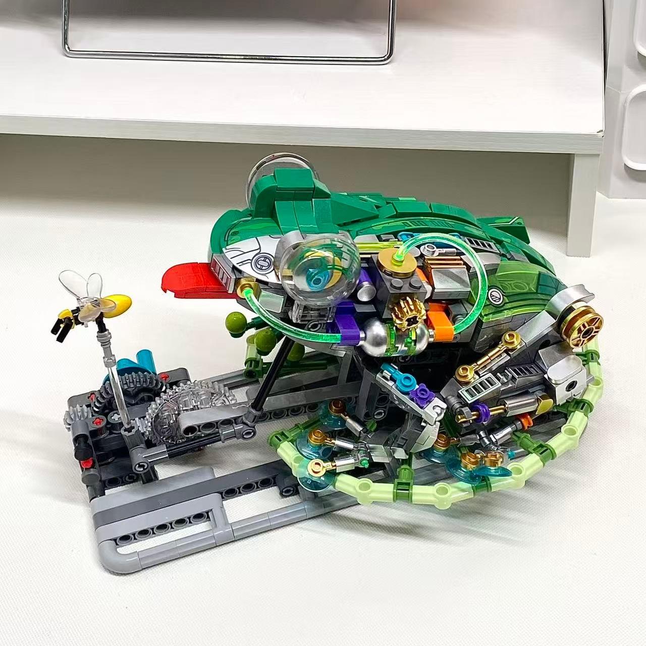 Creative Tech-Inspired Frog Building Block Ornament