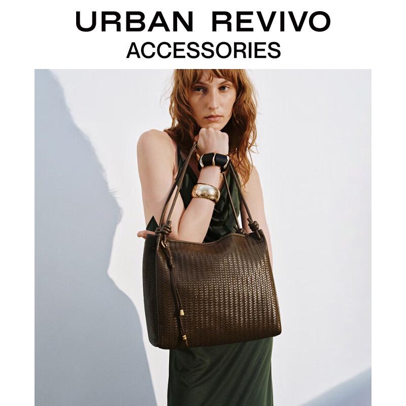 URBAN REVIVO Women s Holiday Woven Tassel Shoulder Bag One Size