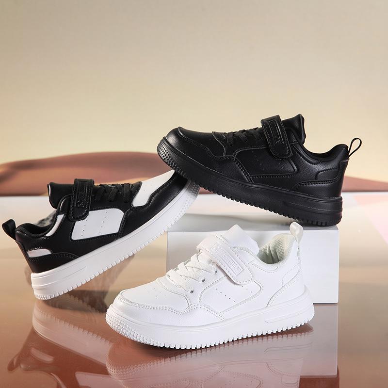 2025 new leather board shoes girls middle-aged and older children non-slip soft sole children's casual shoes boys white shoes spring and autumn