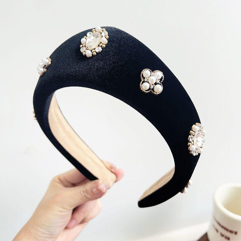 

2025 New British Princess Velvet Crown Headband for Women, European and American Retro Hairpin Headband Black+Diamond Pearl+Velvet Triangle Headband