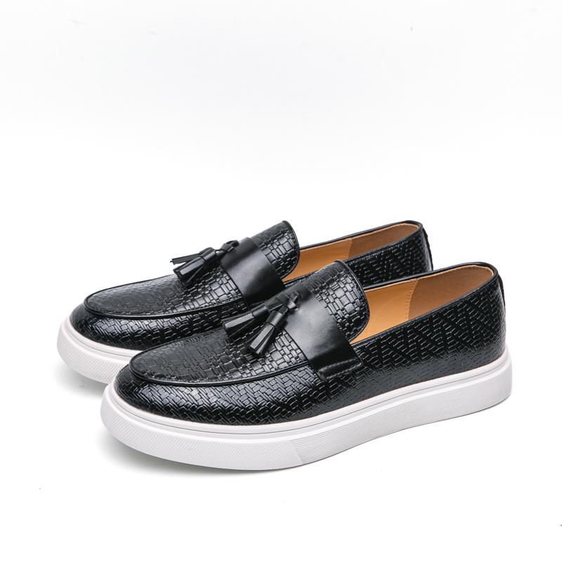 Fashion 2025New Fashion Men Tassel Formal Shoes Senior Places Formal Comfortable Flat Designer Loafers Soft Bottom Outdoor Walking Shoes