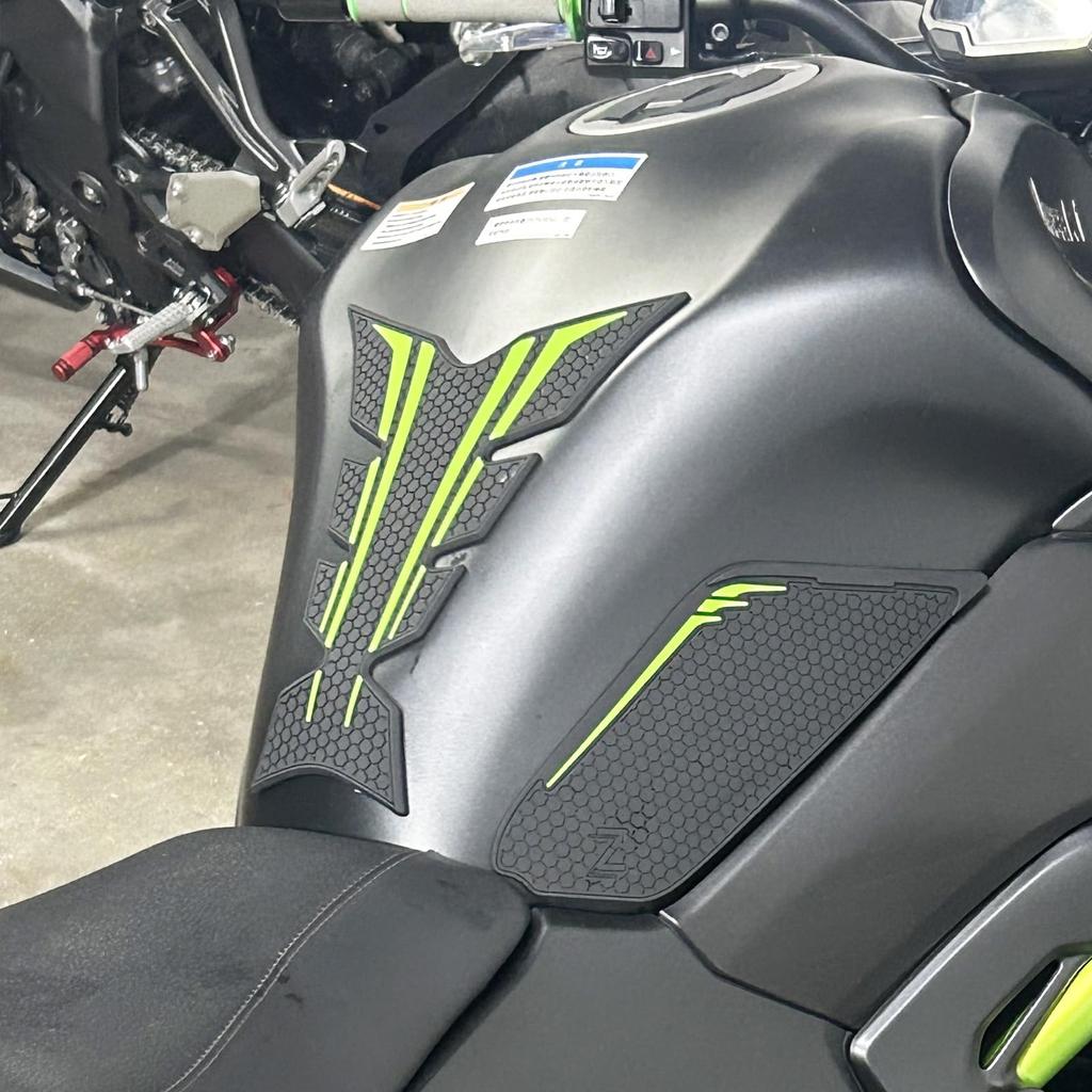 Kawasaki Z900 Motorcycle Fuel Tank Protector Traction Protection Sticker 2017-202519 (Green)