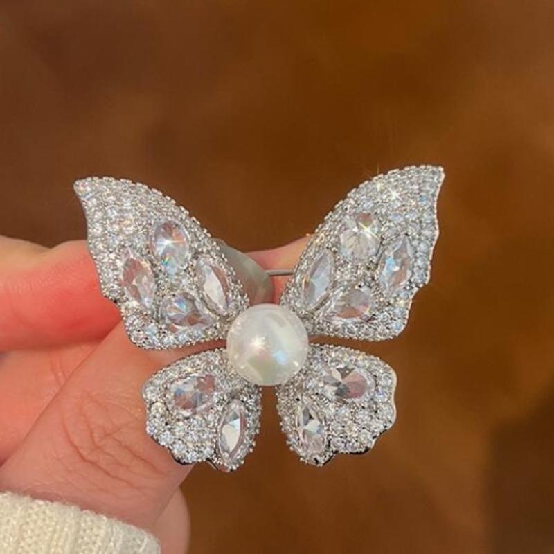 Elegant Crystal Butterfly Brooches for Women Badges Classic Lady Dress Suit High-end Pins Fashion Jewelry