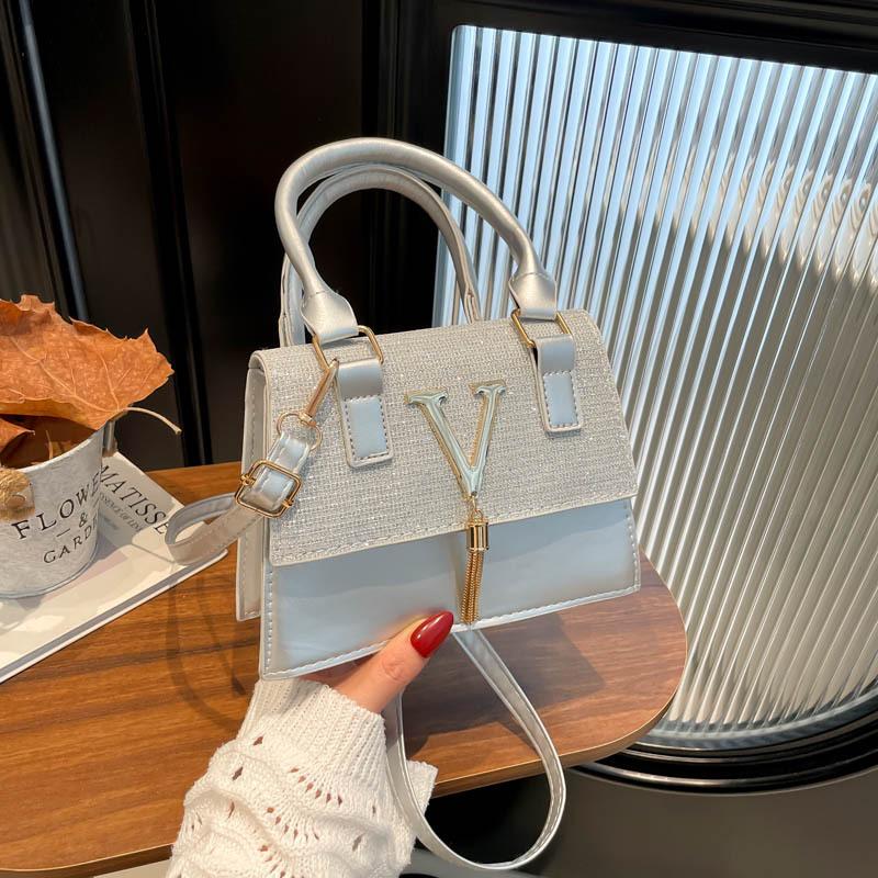 

Сумка-ниша с углублением для писем, женская модная трендовая текстурная сумка-тоут, портативная сумка-мессенджер с бахромой серебряный