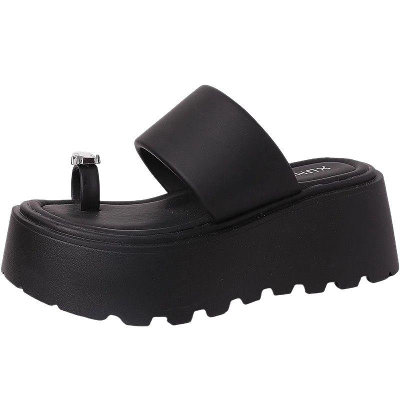 Summer toe wear niche fashion muffin beach shoes girl 2025 new thick-soled rhinestone fairy wind cool slippers