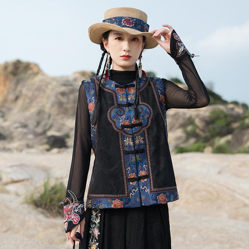 

2025 Этнический стиль Вышитый Китайская застежка-лягушка Без рукавов Женский кардиган-жилет M чёрный