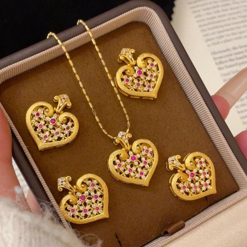 Retro Inlaid Full Diamond Brushed Hollow Out Heart-Shaped Necklace Fashion Pendant Collarbone Chain Engagement Jewelry