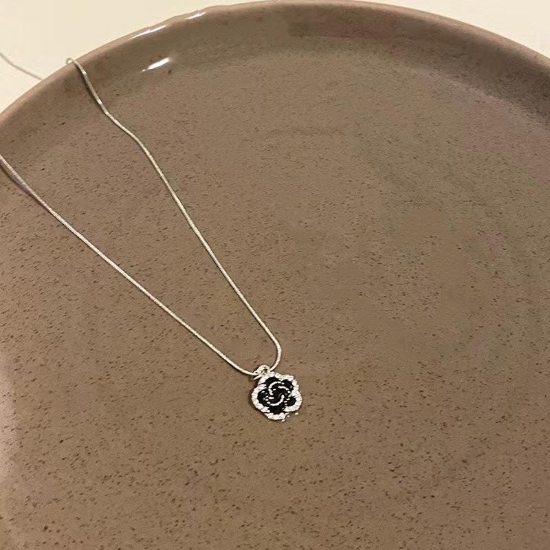 Double-Layer Rose Zircon Sweater Necklace - Women's Versatile Clavicle Chain, Light Luxury, High-End, Niche Accessory