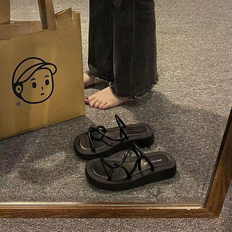 Roman Strap Slippers Women's Summer 2025 New Super Fire Ins Trendy Open Toe Flat Bottom Internet Celebrity Design Cool Slippers