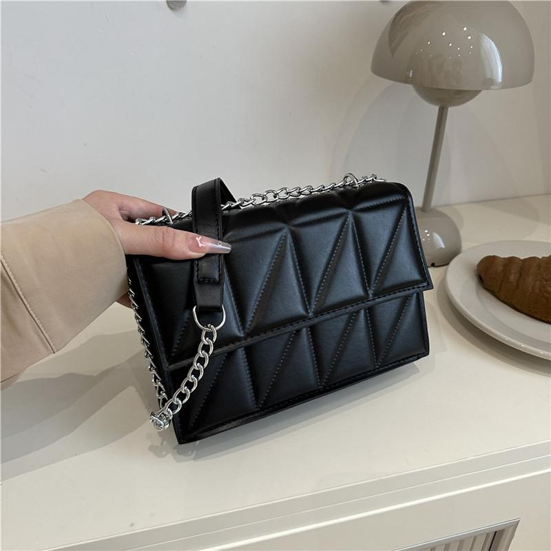 

Ромбовидная стежка новая цепочка универсальная сумка через плечо женская повседневная летняя однотонная для работы темпераментный зарубежный стиль сумка-мессенджер чёрный