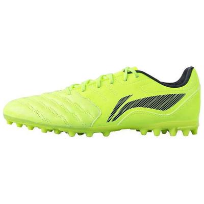 Spezielle Sportschuhe – Fußballschuhe