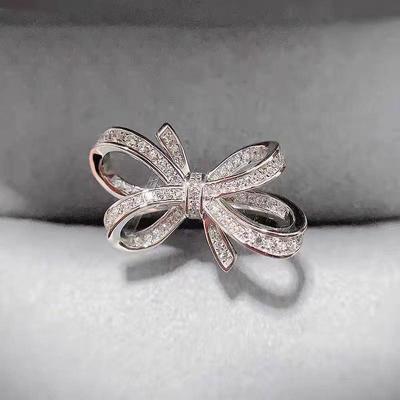 Regulowany Pierścionek z Dużą Kokardą i Symulowanym Diamentem dla Kobiet