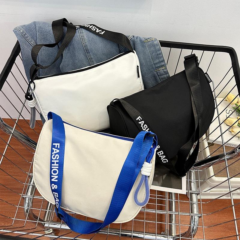 Large Capacity Nylon Canvas Bag Women's New Fashion Shoulder Bag Versatile Broadband Messenger Pillow Bag Storage