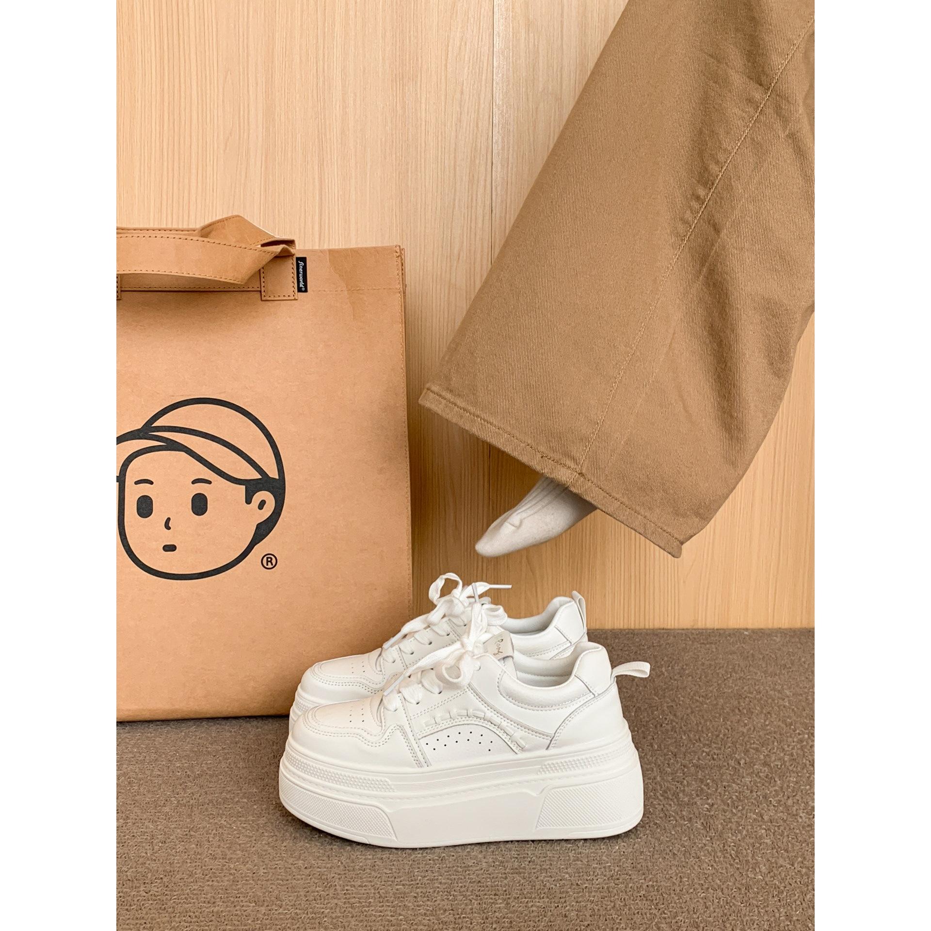 Popular retro small man thick-soled little white shoes 2026 spring and autumn versatile heightening soft-soled low-top board shoes 35