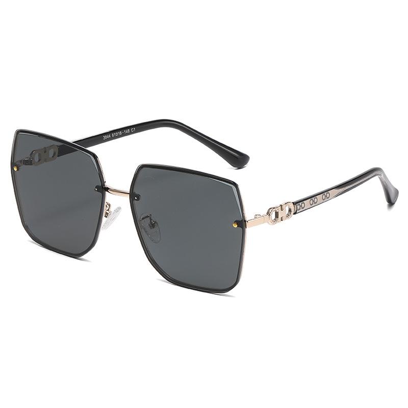 New European and American fashion square hollow polarized sunglasses women's personalized metal glasses legs sunscreen sunglasses women's