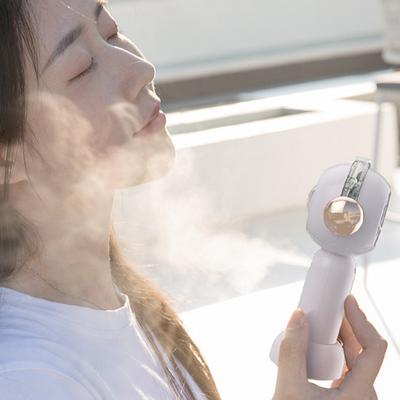 Handventilator USB-wiederaufladbar Kühlventilator mit Wassersprühfunktion Niedliches Astronauten-Design Tragbarer Vernebler für Reisen Outdoor Sommer Gadget