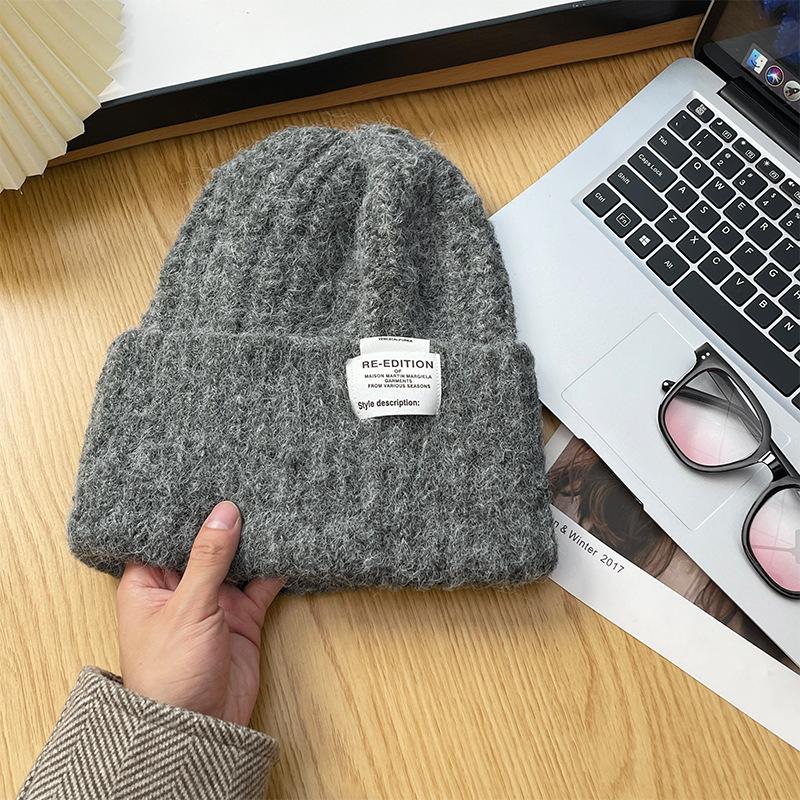 The Large Head Girdle Warm Ear Protecting Knitted Cap Is Fashionable and Versatile Making Your Face Look Good. The Small Woolen Cap Keeps You Warm