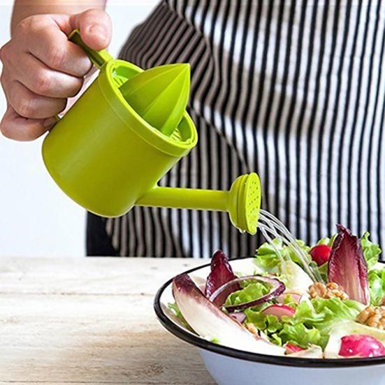 

Лейка для соковыжималки формирует безопасное приготовление сока