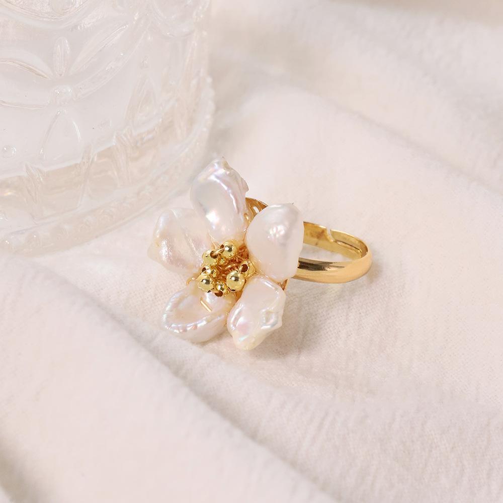 Pearl Ring Niche Retro High-end Flower Light Luxury Niche Ring Cool Style Elegant Accessory