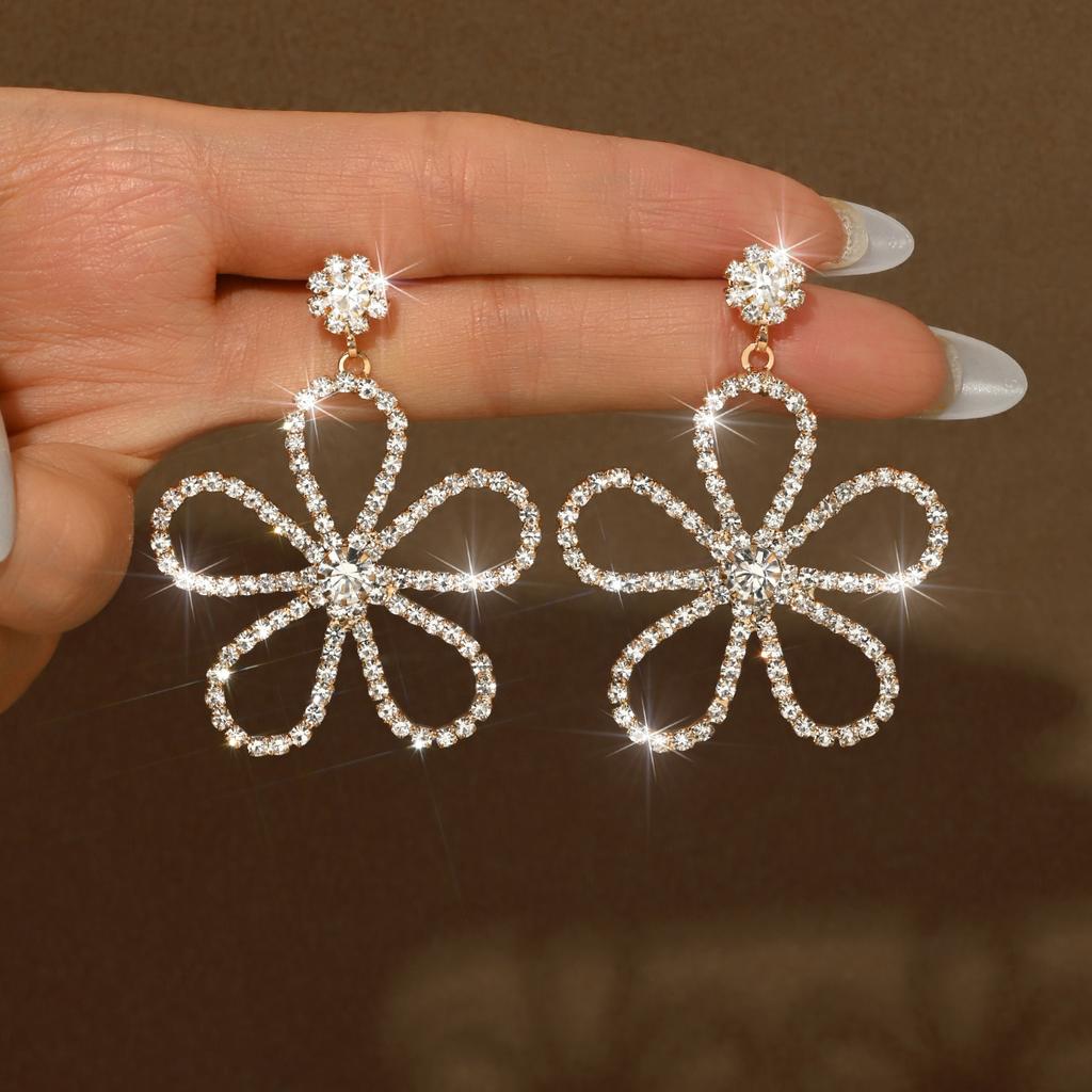 Full diamond trendy sweet and cute hollow out high-quality flower earrings and earrings with accessories