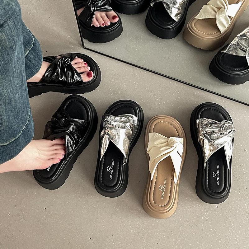 French Retro Kinky Thick-soled Heightening Cool Slippers Women's 2025 Summer New Versatile Skirt One-word Sandals