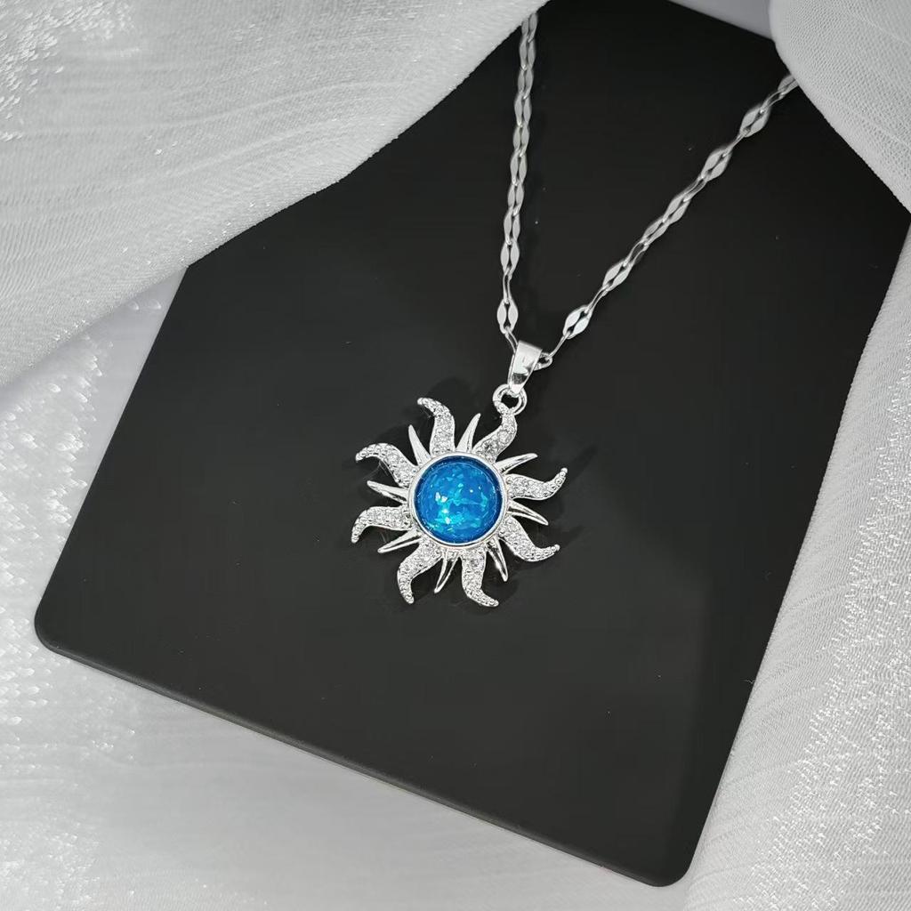 Sun Totem Necklace: Retro European & American Style, Micro-Inlaid Mermaid Princess Pendant Clavicle Chain